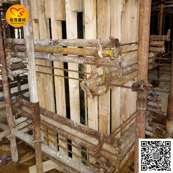 鄭州某工地柱子對拉螺桿加固現場